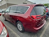 Used 2023 Chrysler Pacifica Touring-L image 4