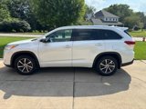 Used 2017 Toyota Highlander XLE image 3