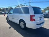 Used 2015 Chrysler Town & Country Limited Platinum image 5