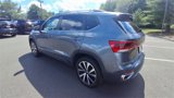 Used 2024 Volkswagen Taos SE w/ Panoramic Sunroof Package image 6