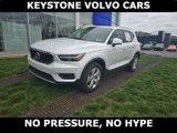 Used 2022 Volvo XC40 T5 Momentum image 3