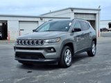 Used 2024 Jeep Compass Latitude image 2