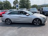 Used 2022 Hyundai Elantra Limited image 3