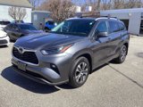 Used 2024 Toyota Highlander AWD image 3
