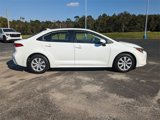 Used 2022 Toyota Corolla LE image 3