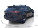 Used 2021 Toyota Highlander XLE image 3