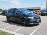 Used 2023 Chrysler Pacifica Touring-L image 3