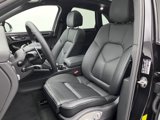 Certified 2025 Porsche Macan image 5