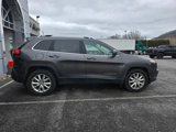 Used 2017 Jeep Cherokee Limited image 2