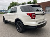 Used 2018 Ford Explorer XLT image 3
