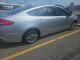 Used 2017 Ford Fusion SE image 2