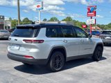 Used 2023 Jeep Grand Cherokee L Laredo image 4