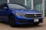 Certified 2022 Volkswagen Jetta SE w/ Panoramic Sunroof Package image 3