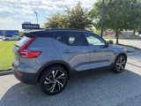 Used 2022 Volvo XC40 T4 R-Design image 3