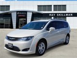 Used 2017 Chrysler Pacifica Touring-L Plus image 2
