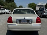 Used 2007 Lincoln Town Car Signature Limited image 4