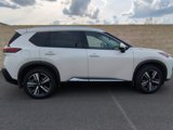 Used 2021 Nissan Rogue Platinum image 3