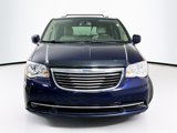 Used 2016 Chrysler Town & Country Touring image 5