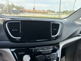 Used 2022 Chrysler Pacifica Touring-L image 3