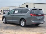 Used 2023 Chrysler Pacifica Touring-L image 4