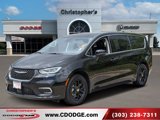 Used 2024 Chrysler Pacifica Touring-L image 3