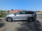Used 2017 Chrysler Pacifica Platinum image 2