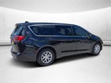 Used 2023 Chrysler Pacifica Touring-L image 3