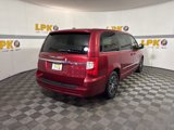 Used 2014 Chrysler Town & Country S image 3