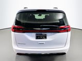 Used 2022 Chrysler Pacifica Touring-L image 6