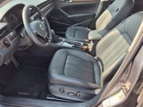 Used 2022 Volkswagen Passat 2.0T image 6