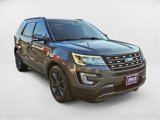 Used 2017 Ford Explorer XLT w/ Equipment Group 202A image 3