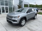 Used 2022 Jeep Compass Latitude image 2