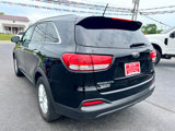 Used 2017 Kia Sorento AWD image 3