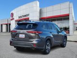 Used 2020 Toyota Highlander XLE image 5