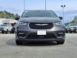 Used 2023 Chrysler Pacifica Touring-L image 3