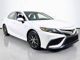 Used 2024 Toyota Camry SE image 3