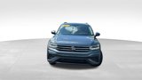 Used 2022 Volkswagen Tiguan SE w/ Panoramic Sunroof Package image 2