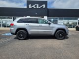 Used 2018 Jeep Grand Cherokee Laredo image 3