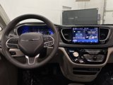 Used 2023 Chrysler Pacifica Touring-L image 5