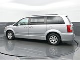 Used 2012 Chrysler Town & Country Touring image 3