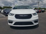 Used 2023 Chrysler Pacifica Touring-L image 3