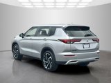 Used 2022 Mitsubishi Outlander SE image 3