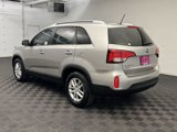 Used 2015 Kia Sorento LX image 3