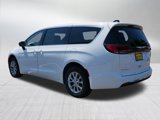 New 2025 Chrysler Pacifica Select image 5