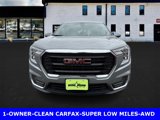 Used 2024 GMC Terrain SLE image 2