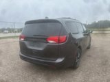 Used 2018 Chrysler Pacifica Touring-L w/ Premium Audio Group image 3