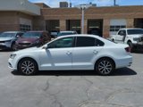 Used 2017 Volkswagen Jetta SE image 2