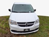 Used 2019 Dodge Grand Caravan SE w/ UConnect Hands-Free Group image 2