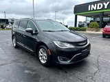 Used 2017 Chrysler Pacifica Limited image 2