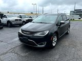 Used 2017 Chrysler Pacifica Limited image 4